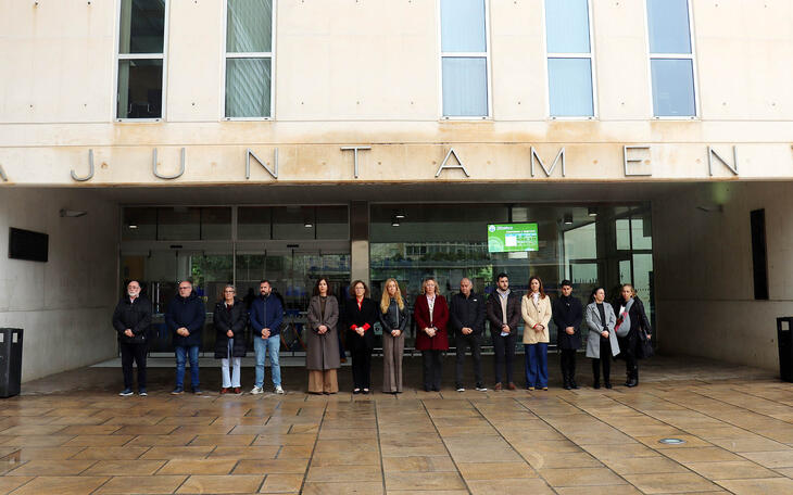 Benidorm guarda un minuto de silencio en homenaje y recuerdo a las víctimas del terrorismo